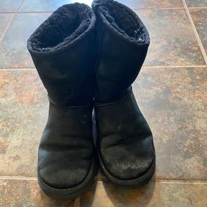Black ugh boots
